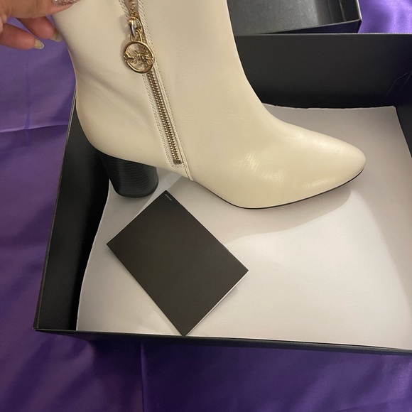 Iris Leather Bootie - Picture 4 of 11